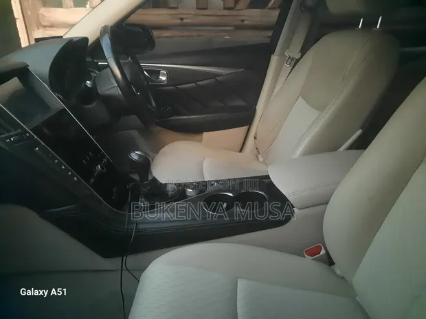 Nissan Skyline 2018 Silver - 1