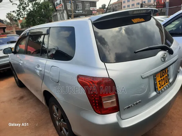 Toyota Corolla Fielder 2010 Silver - 1