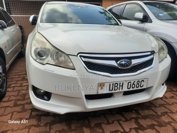Subaru Legacy 2010 White - 1