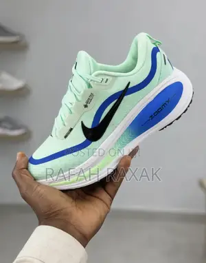 Nike Vomero GTX "Invincible Fit" Running Trainers
