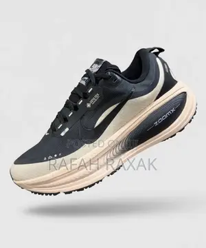 Nike ZoomX Vomero 18 GTX Running Sneakers