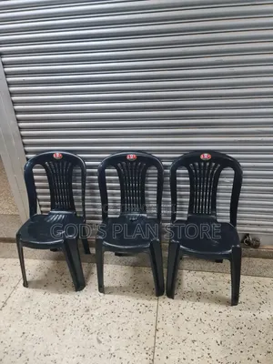 Minimalist Weatherproof Synthetic Bat Plastic Chairs (Set of 4)