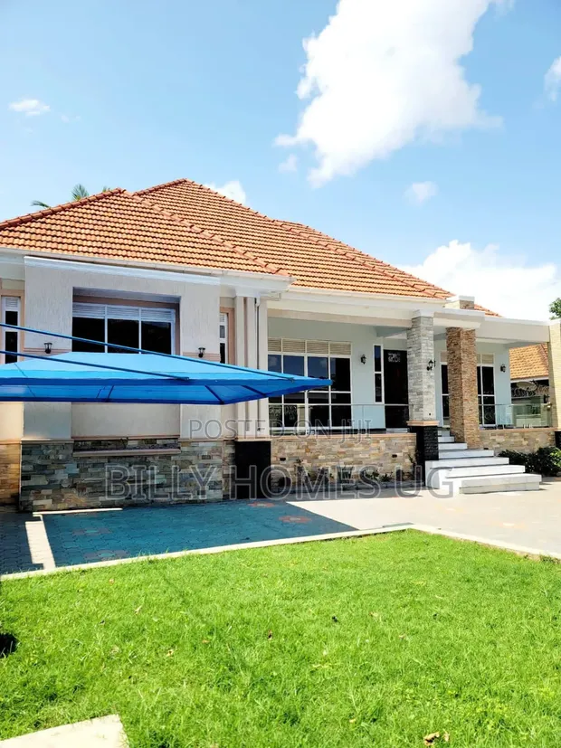 4 Bedroom Bungalow for Sale in Ssisa - 1