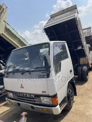 Mitsubishi Canter 1992 White