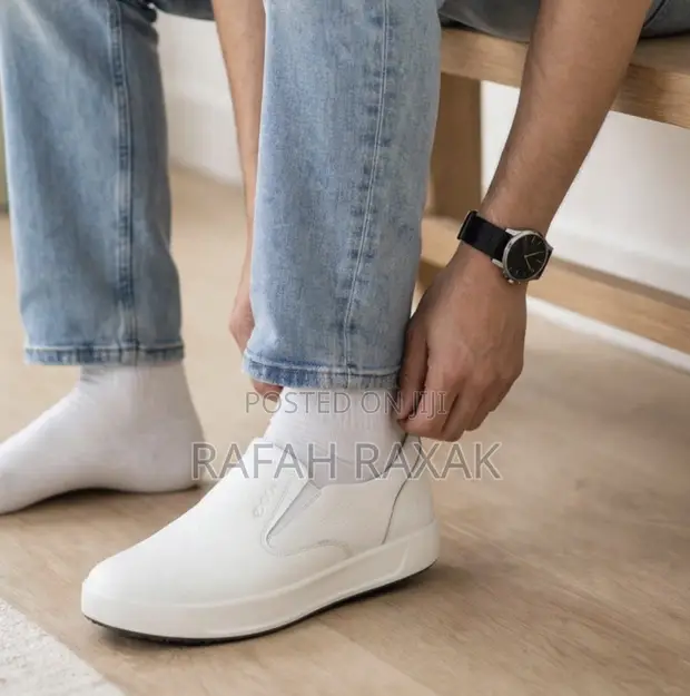 Original White Ecco Slip-on Casual Leather Sneakers - 1