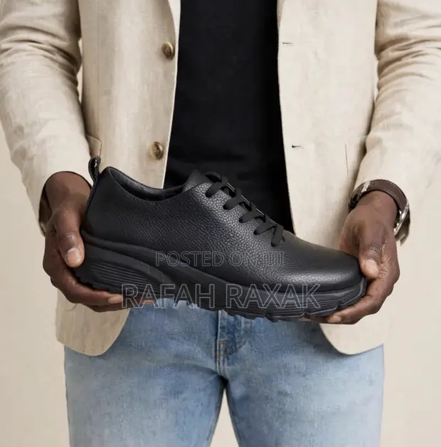 Men's Classic Sleek Black Ecco Casual Leather Sneakers - 1