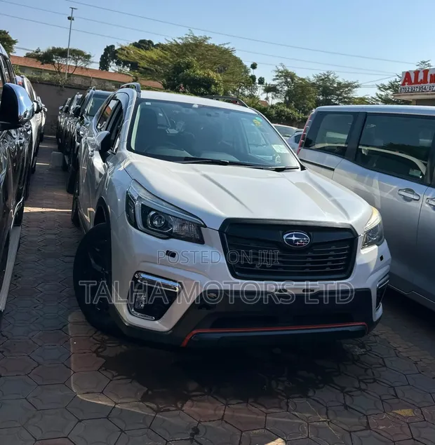 Subaru Forester 2018 White - 1