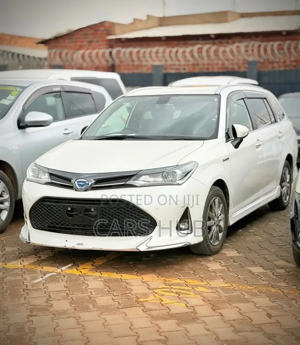 Toyota Corolla Fielder 1.5 Hybrid FWD 2018 White - 1