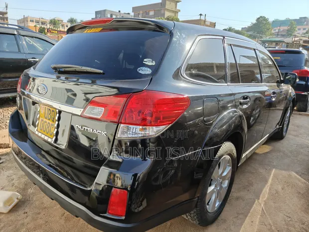 Subaru Outback 2012 Black - 1