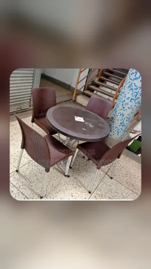 Round Dining Table with 4 Brown Rattan-Textured Chairs