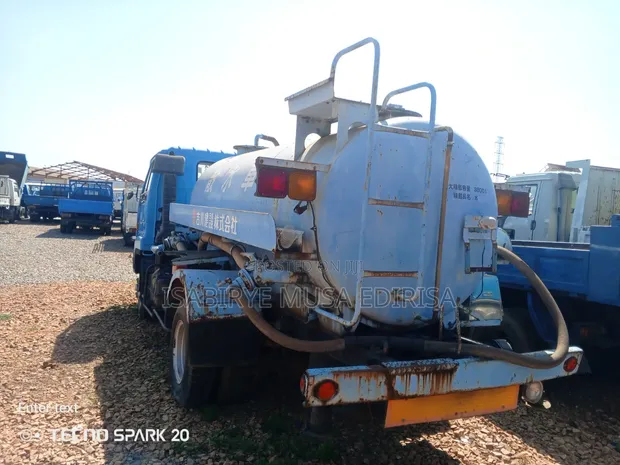 Isuzu Juston 6HE1 Engine Water Tank Truck - 1