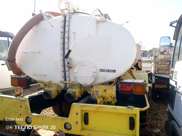 Mitsubishi Fuso Fighter Tank Truck - 1