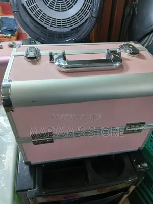 Cosmetic Train Case with Reinforced Metal Frame