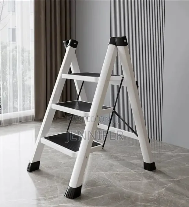 3-Step Lightweight Foldable Household Step Ladder - 1