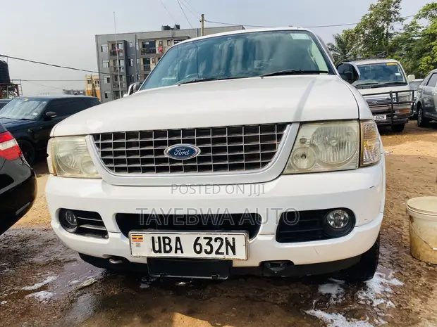 Ford Explorer 2005 White - 1
