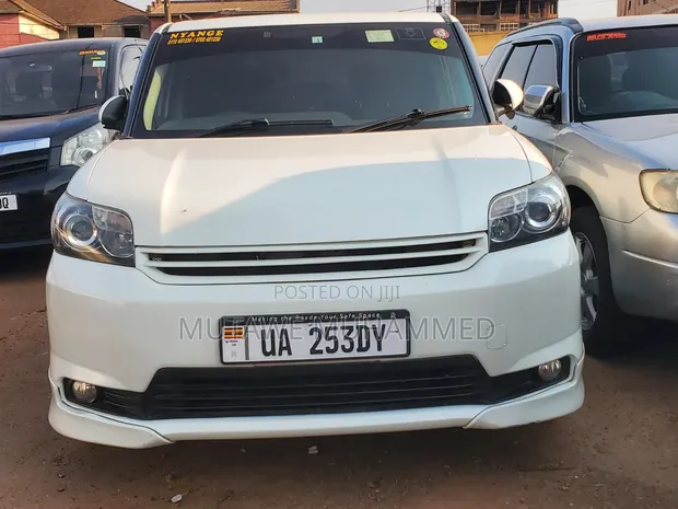 Toyota Corolla Rumion 2010 White - 1