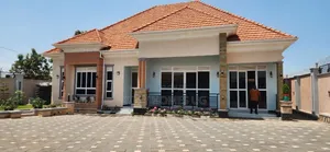 4 Bedroom Bungalow for Sale in Ssisa
