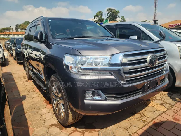 Toyota Land Cruiser 2018 Brown - 1