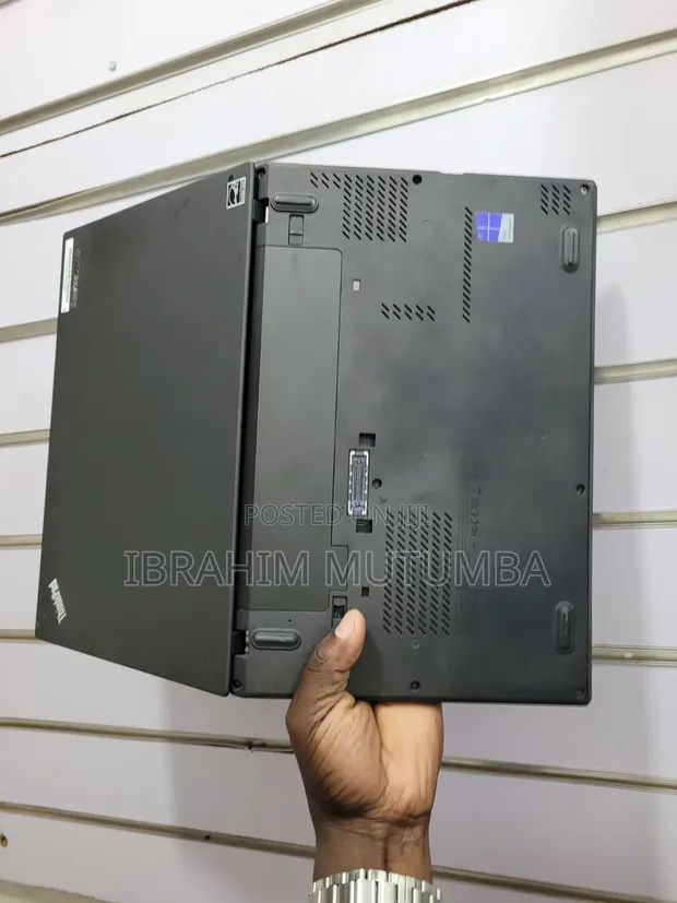 Lenovo ThinkPad X260 Laptop - 1