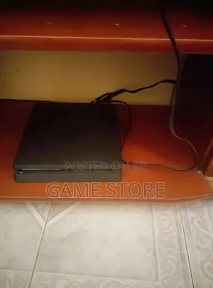 PS4 Slim Console