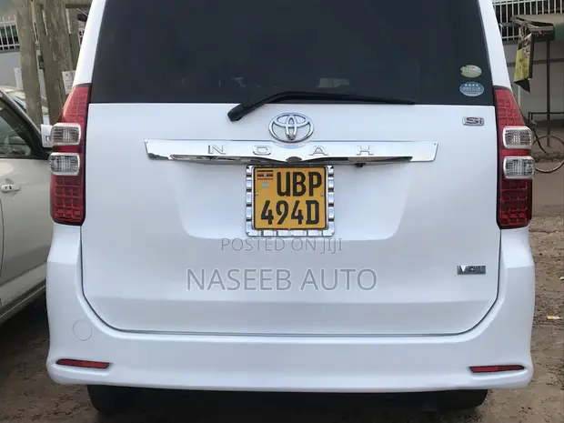 Toyota Noah 2012 White - 1