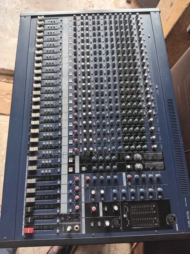 Yamaha MG24 Mixer - 1