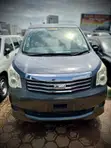 Toyota Noah 2.0 143hp AWD (8 Seater) 2013 Gray - 2