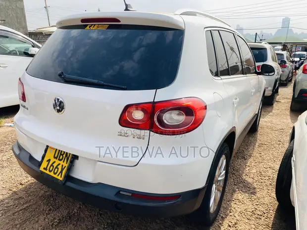 Volkswagen Tiguan 2013 White - 1