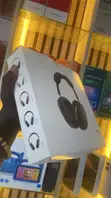 P9 Wireless Over-Ear Headphones - 2