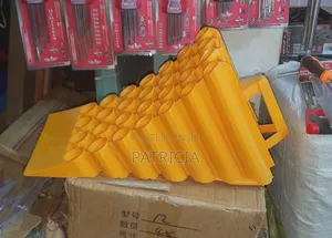 Plastic Car Wheel Chocks/Stoppers