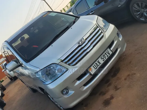 Toyota Noah 2007 Silver - 1