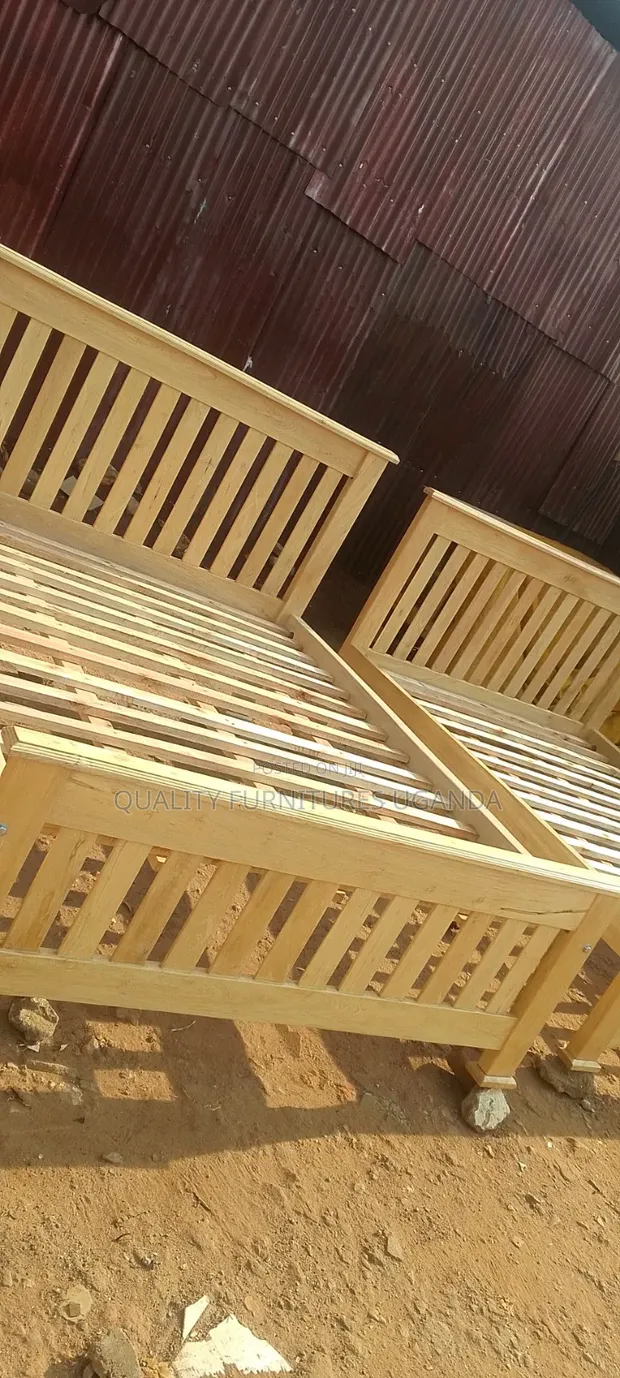 Wooden Varnished Bed 5x6 - 1