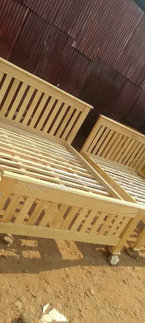 Wooden Varnished Bed 5x6