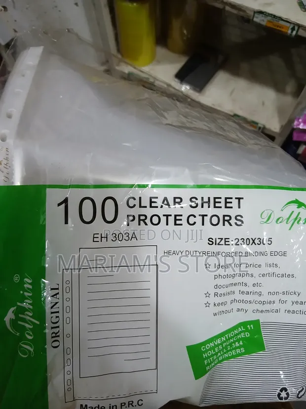 Pack of 100 Dolphin Clear Sheet Protectors - 1