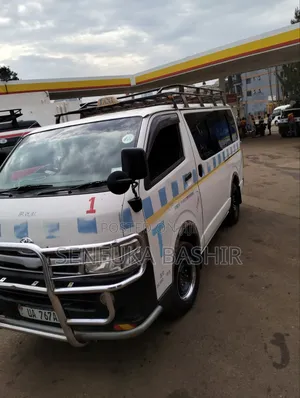 Toyota HiAce 2012
