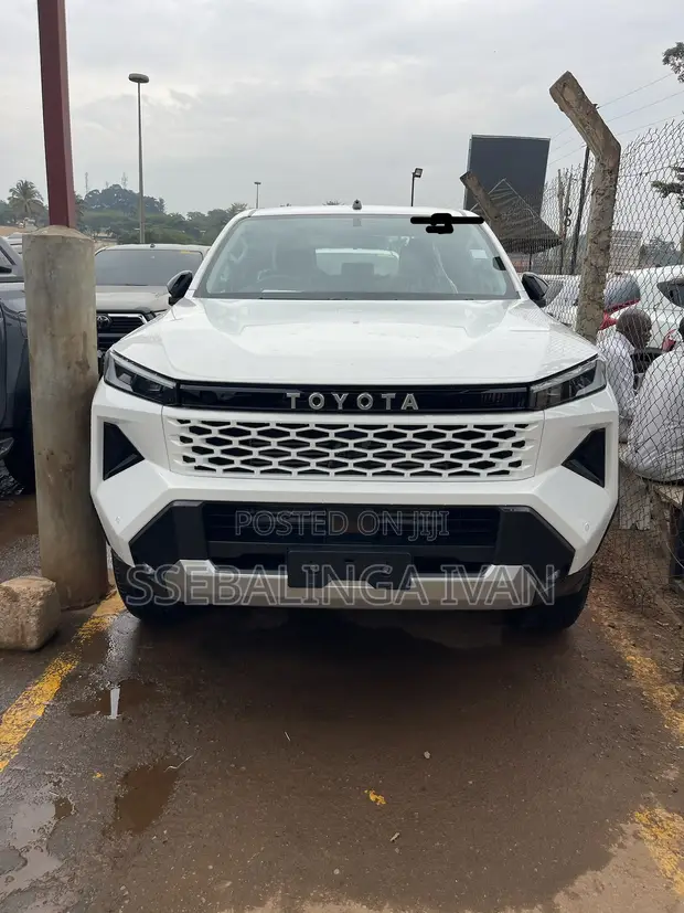 New Toyota Hilux 2026 White - 1