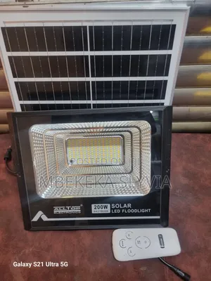 200W Solar Flood Light with Remote Control