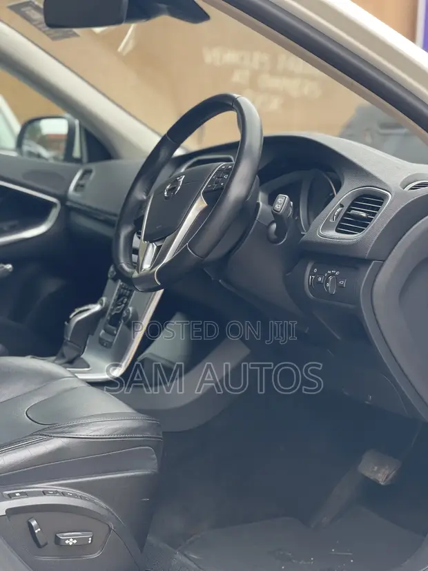 Volvo V40 2016 White - 1