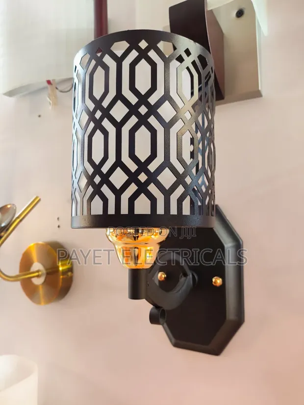 Wall Lamp Holder - Black and Gold - 1