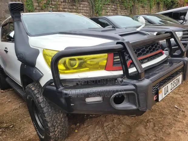 Toyota Hilux Revo Double Cab Diesel 2.8 RWD 2016 White - 1