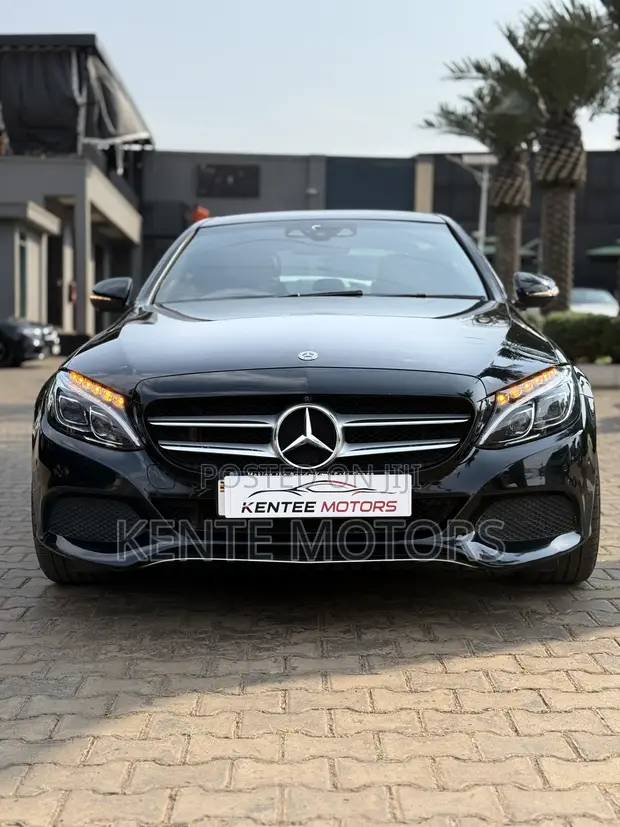 Mercedes-Benz C200 2018 Black - 1