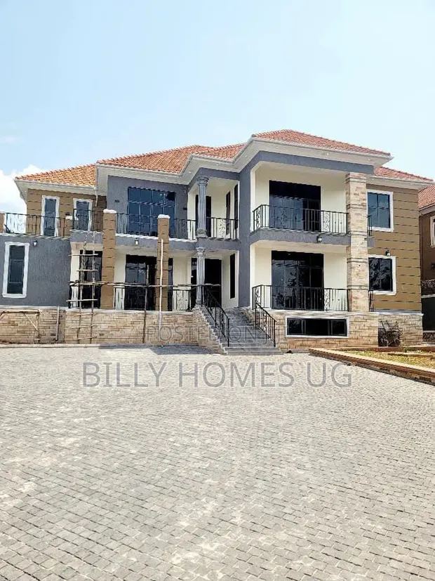 7 Bedroom Mansion for Sale in Ssabagabo-Makindye - 1