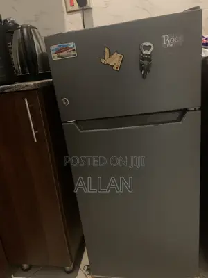 GE Refrigerator - Top Freezer