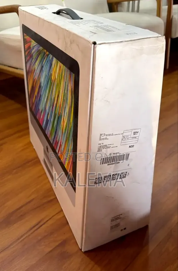 Apple iMac 21" Desktop Computer - Intel Core i3, 8GB RAM, 256GB SSD - 1