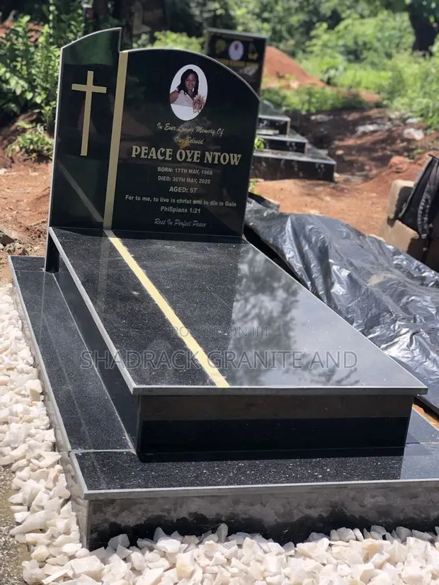 Well Fixed Grave Granite - 1