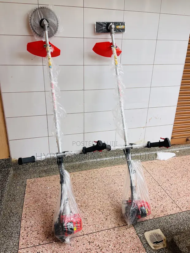 Brand New Fuel Brush/Grass Cutter - 3 Blades - 1