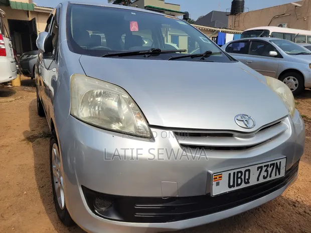 Toyota Passo Sette 1.5 FWD 2010 Silver - 1