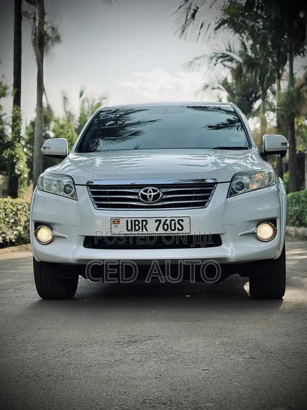Toyota Vanguard 2012 White - 1