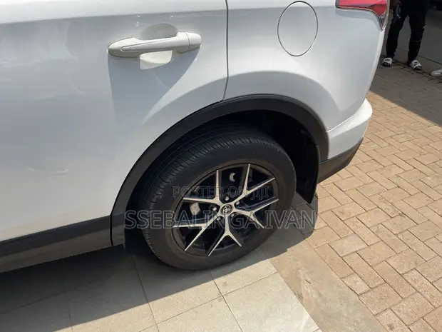 Toyota RAV4 2018 White - 1