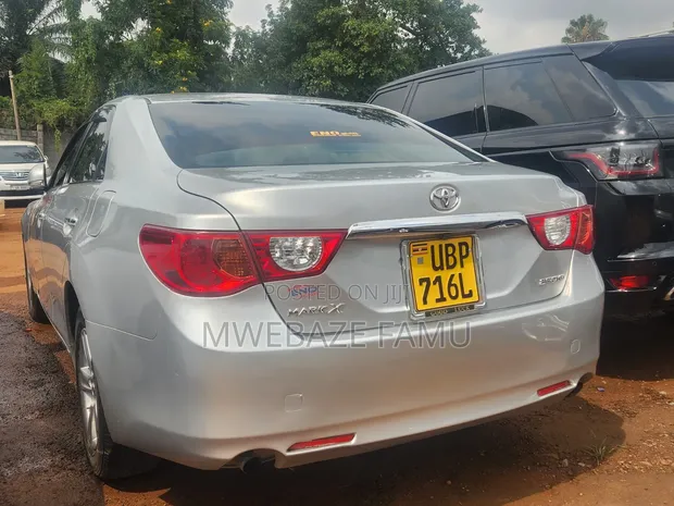 Toyota Mark X 2010 - 1